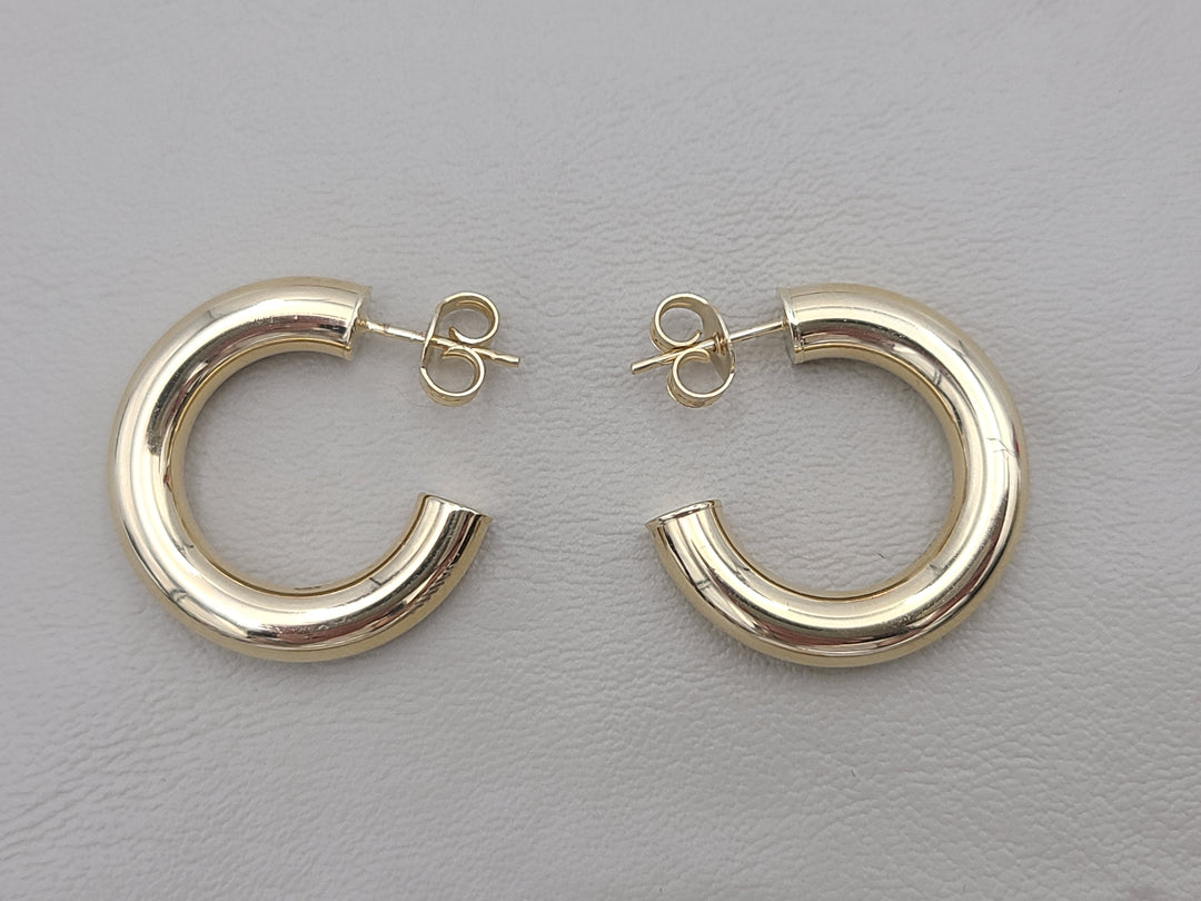 k866 Lovely Ladies 14kt Yellow Gold Hollow Hoop Earrings