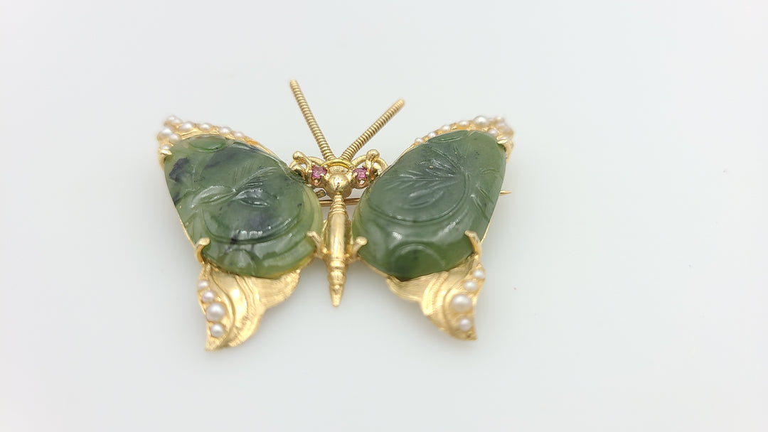 k942 Lovely Vintage 14kt Yellow Gold Nephrite Jade and Seed Pearl Butterfly Brooch Pendant