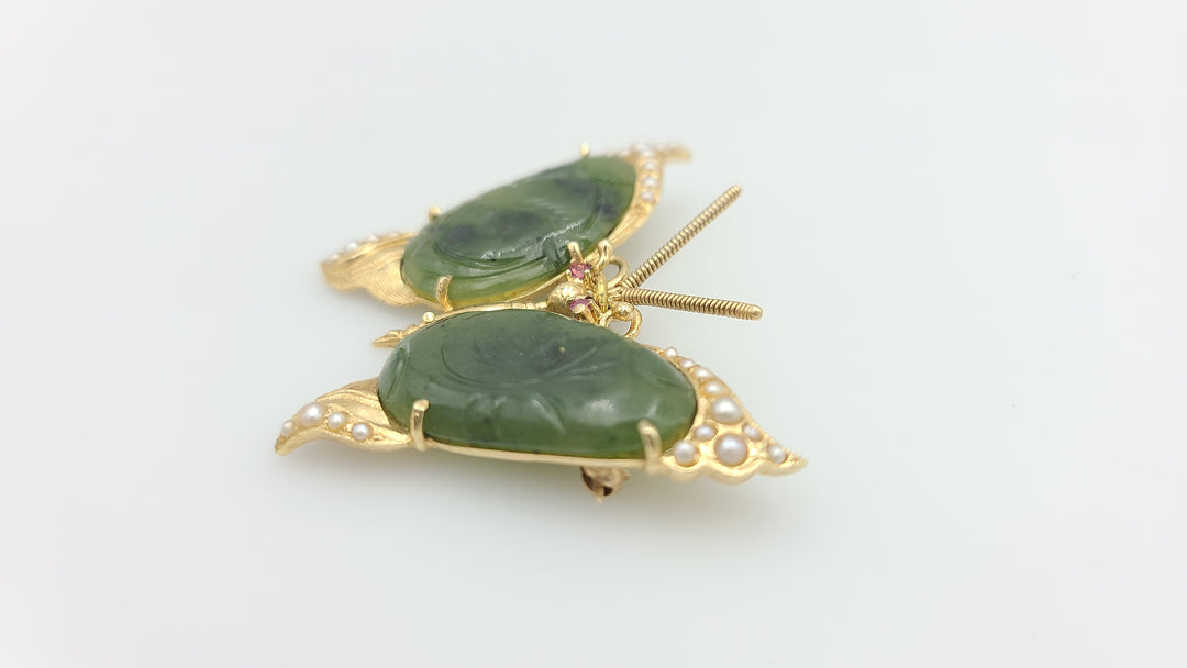 k942 Lovely Vintage 14kt Yellow Gold Nephrite Jade and Seed Pearl Butterfly Brooch Pendant