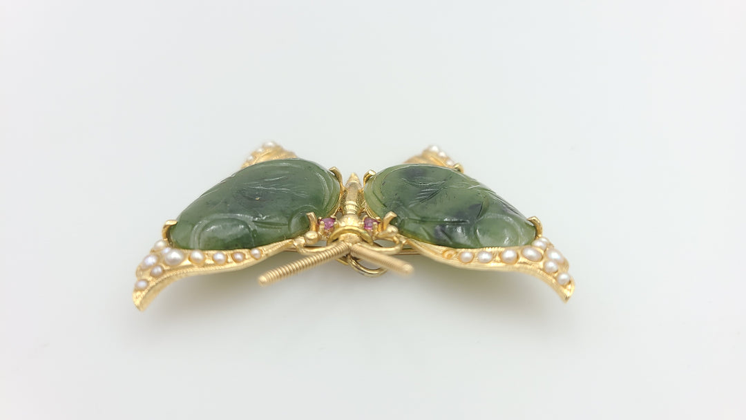 k942 Lovely Vintage 14kt Yellow Gold Nephrite Jade and Seed Pearl Butterfly Brooch Pendant