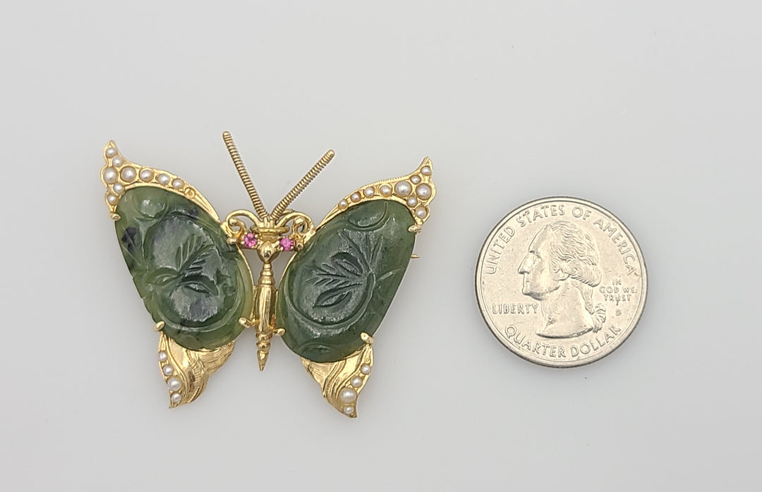 k942 Lovely Vintage 14kt Yellow Gold Nephrite Jade and Seed Pearl Butterfly Brooch Pendant