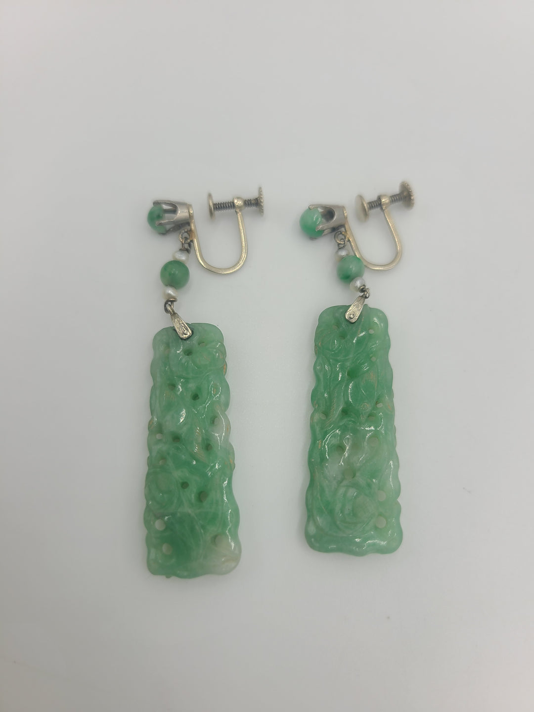 k733 Lovely Ladies 14kt White Gold Jade Dangle Earrings (Unpierced)