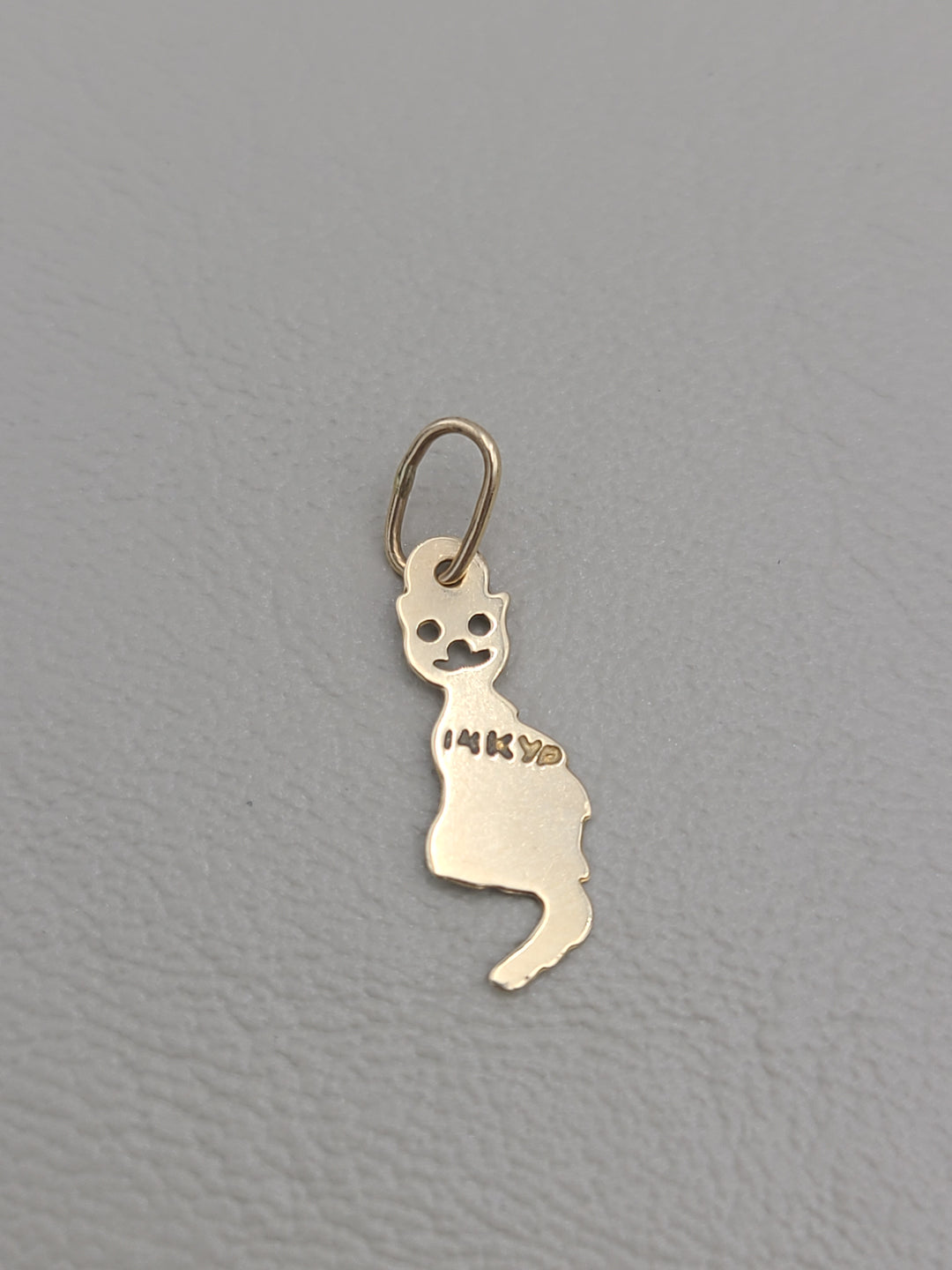 k853 Dainty Little 14kt Yellow Gold Kitty Charm