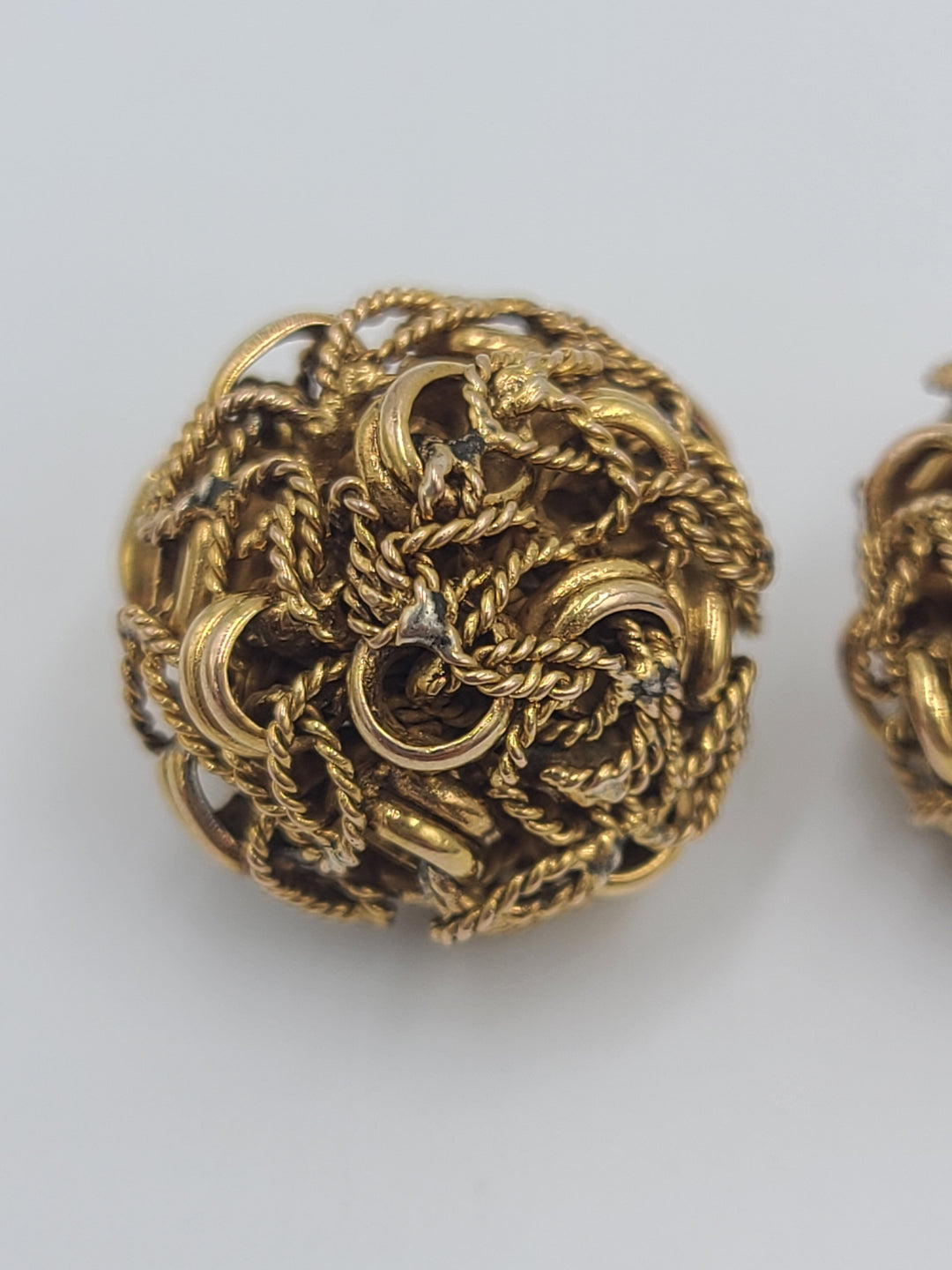 k683 Unique Ladies 14kt Yellow Gold Knotted Clustered Earring Studs