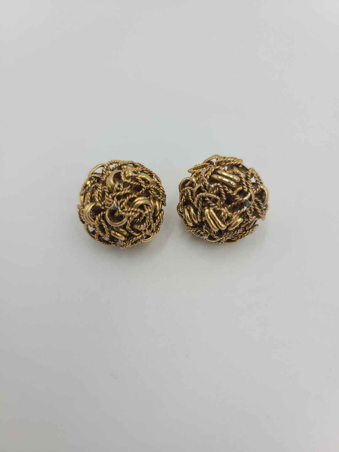 k683 Unique Ladies 14kt Yellow Gold Knotted Clustered Earring Studs