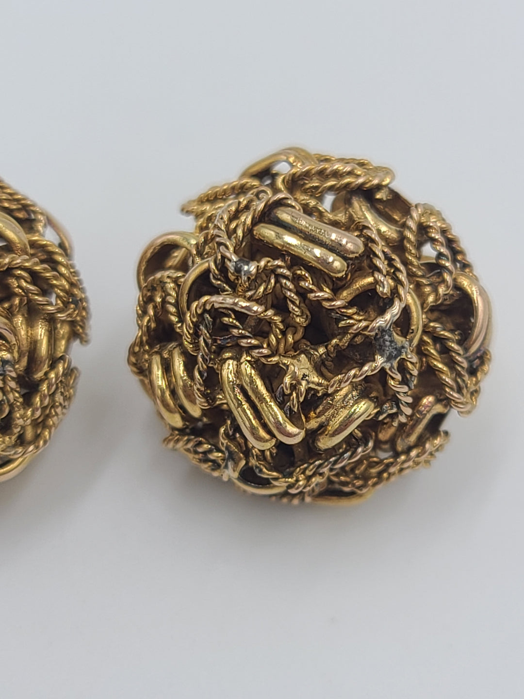 k683 Unique Ladies 14kt Yellow Gold Knotted Clustered Earring Studs