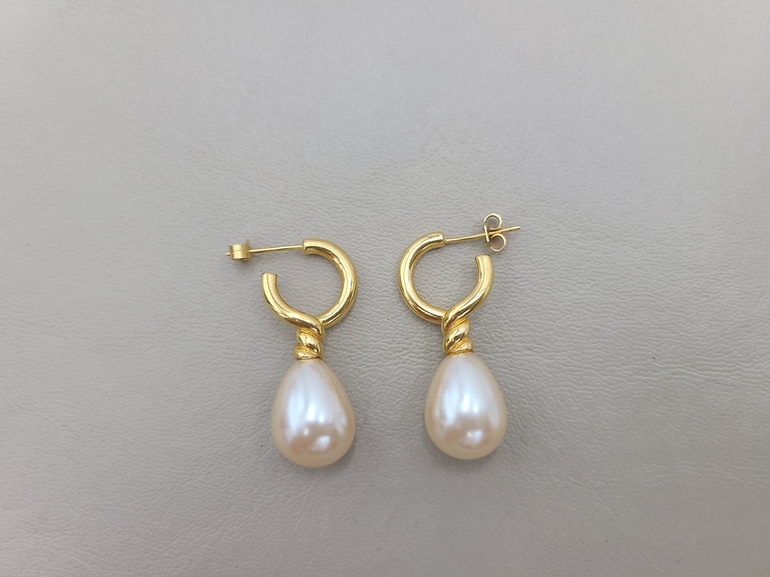 k901 Lovely Ladies 14kt Yellow Gold Pearl Hoop Earrings