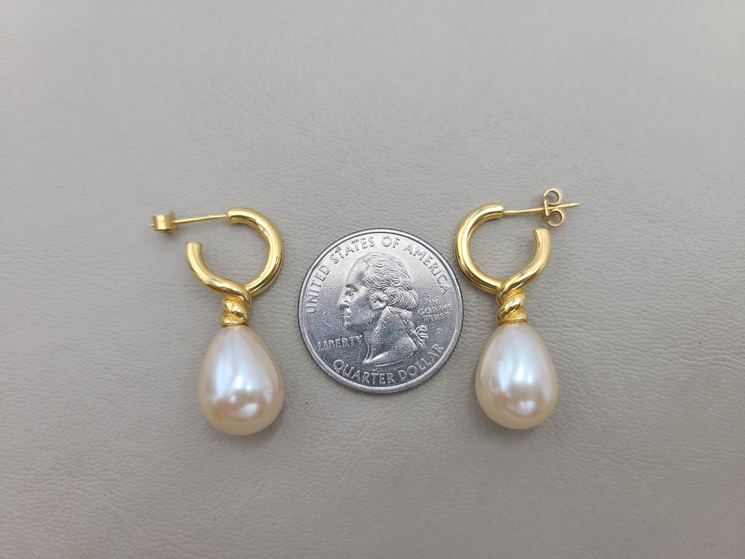 k901 Lovely Ladies 14kt Yellow Gold Pearl Hoop Earrings