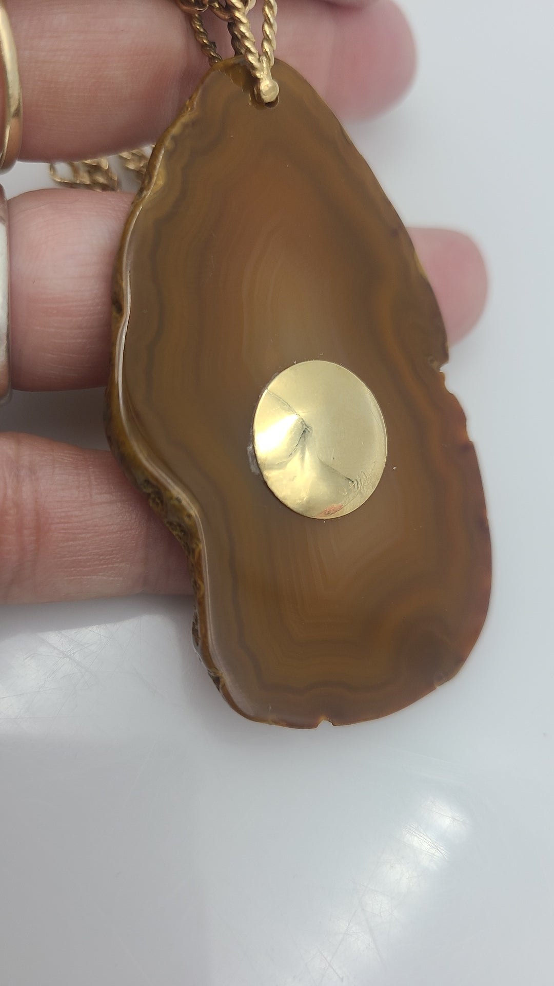 k952 Stunning Unisex 14kt Yellow Gold Leo Lion Agate Pendant on a 14kt Yellow Gold Chain