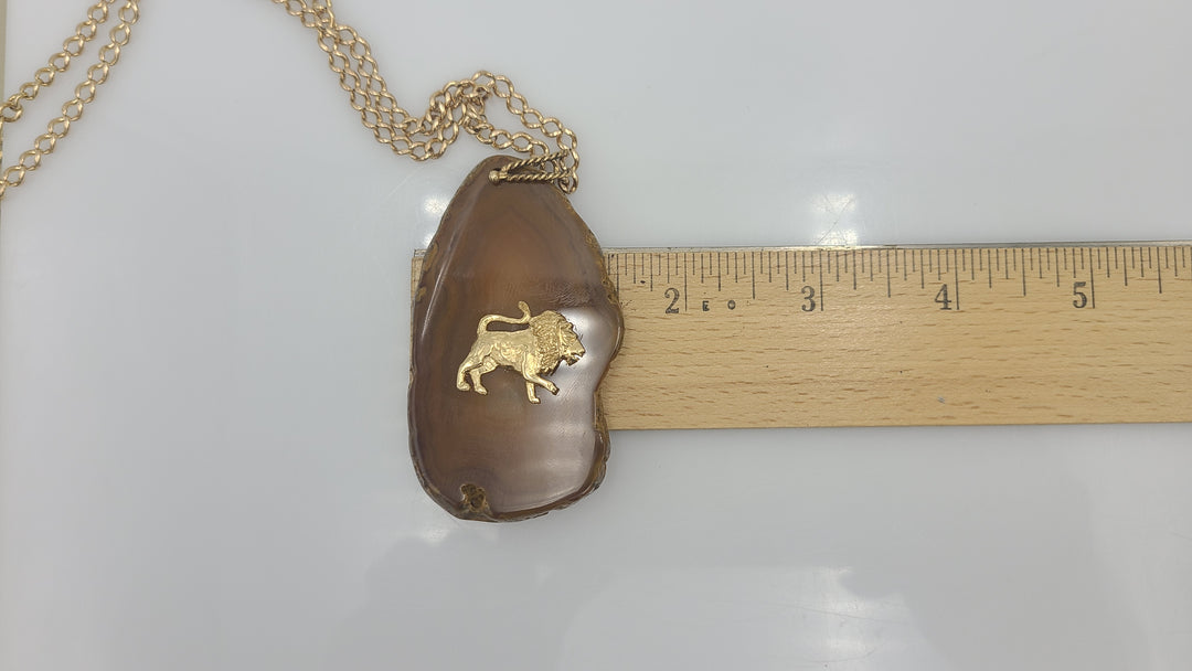 k952 Stunning Unisex 14kt Yellow Gold Leo Lion Agate Pendant on a 14kt Yellow Gold Chain