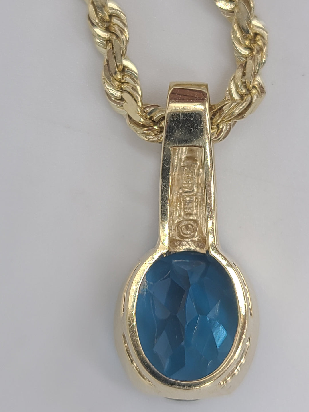 k719 Gorgeous Solid 20" Rope Chain with London Blue Topaz Pendant in 14kt Yellow Gold