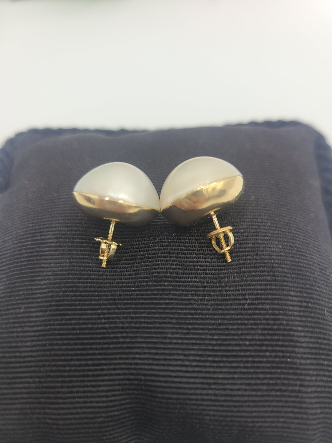 a1040 Vintage Beautiful Mabe Pearl Earrings set in 14k Yellow Gold