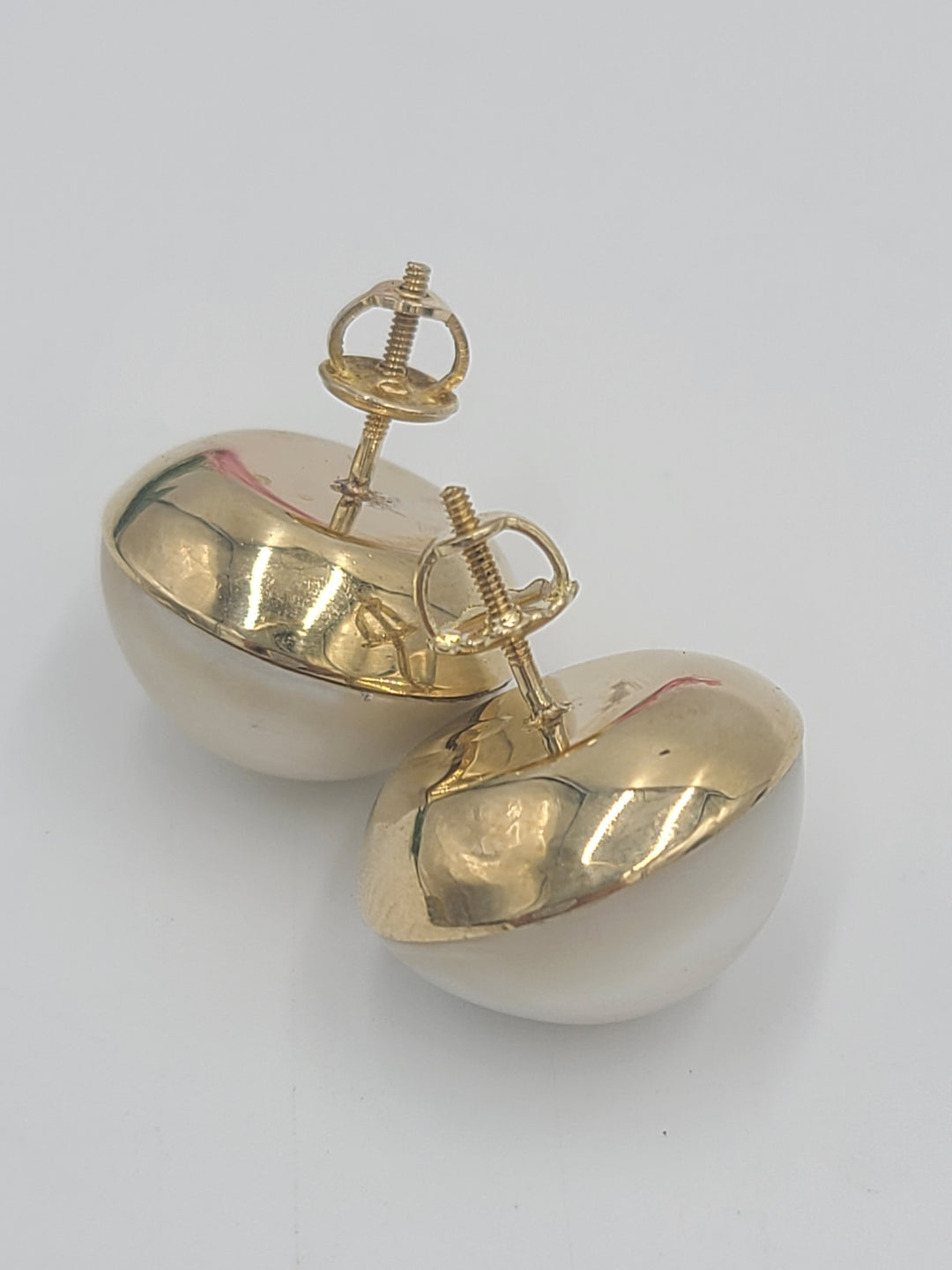 a1040 Vintage Beautiful Mabe Pearl Earrings set in 14k Yellow Gold