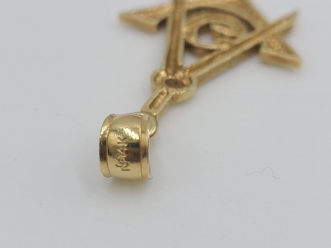 k727 Men's 14kt Yellow Gold Masonic Pendant