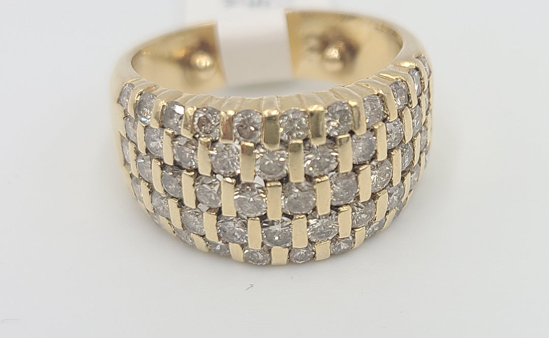 k961 Lovely Diamond Studded Cocktail Ring in 14kt Yellow Gold