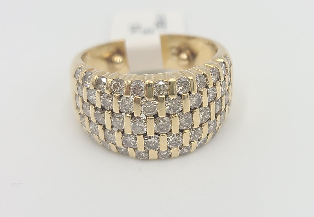 k961 Lovely Diamond Studded Cocktail Ring in 14kt Yellow Gold