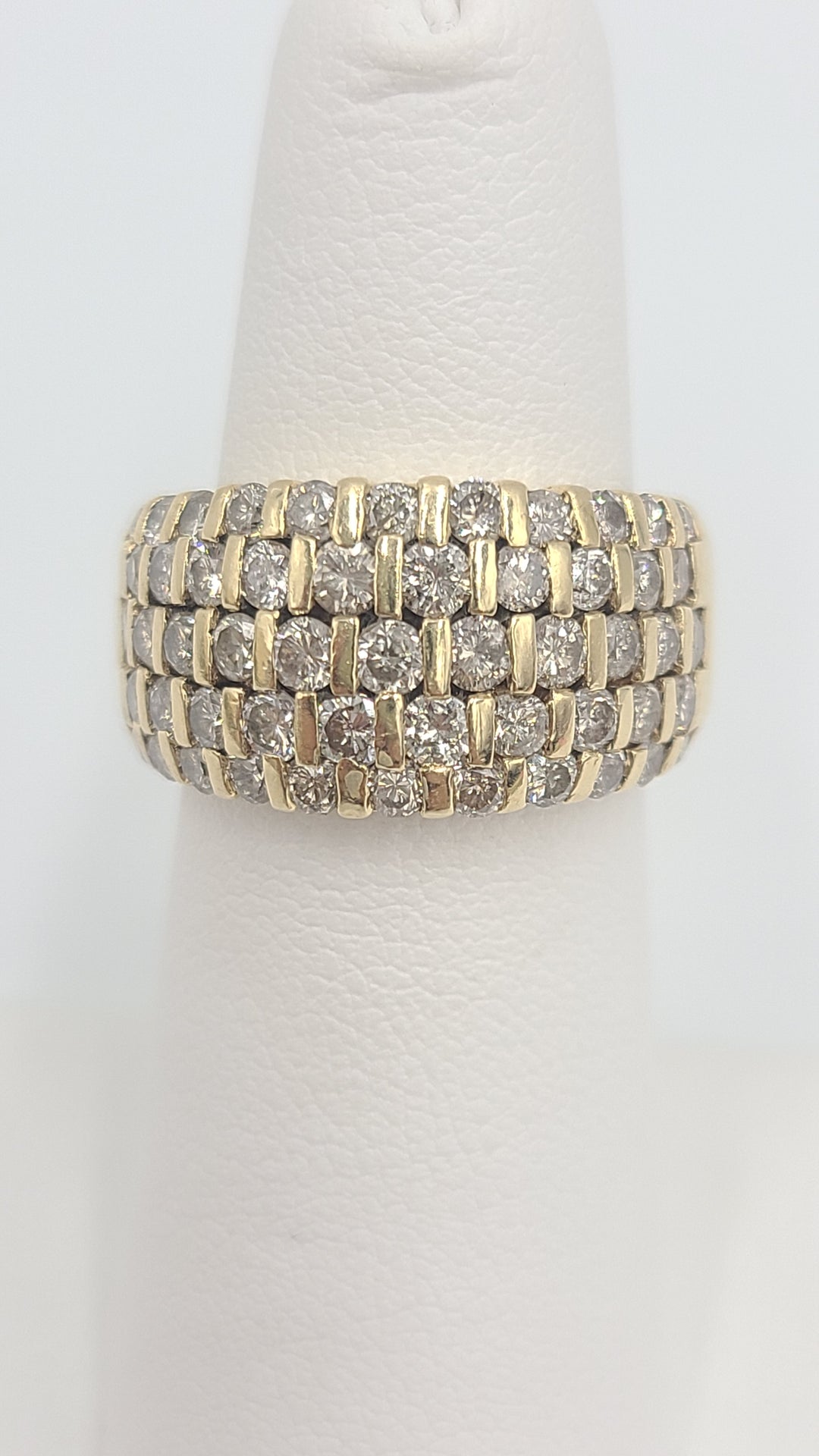 k961 Lovely Diamond Studded Cocktail Ring in 14kt Yellow Gold