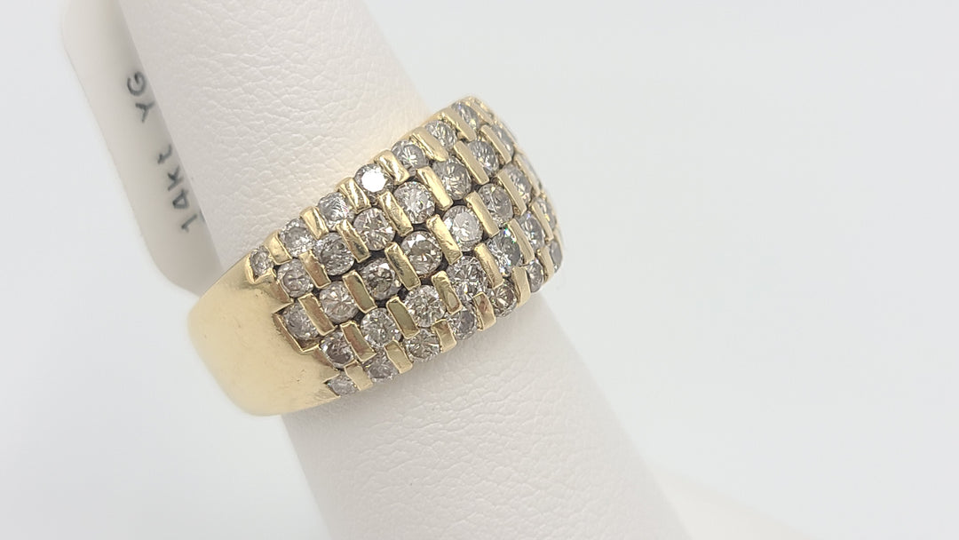 k961 Lovely Diamond Studded Cocktail Ring in 14kt Yellow Gold