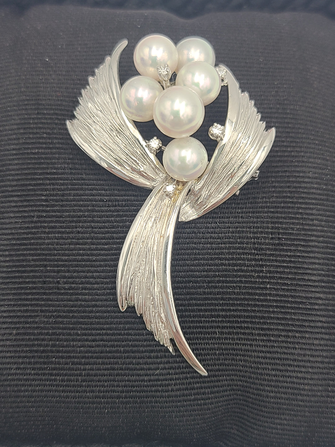 k820 Stunning Ladies Vintage 18kt White Gold Freshwater Pearl and Diamond Pendant