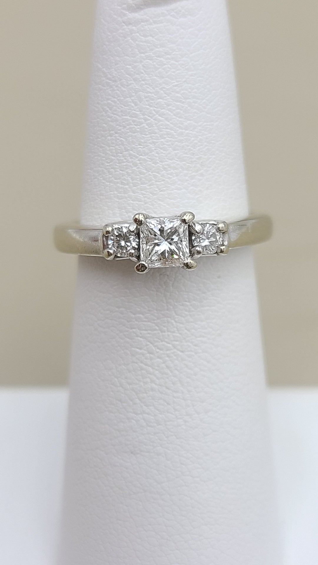 k941 Pretty Princess Cut Diamond Engagement Ring Set in 14kt White Gold