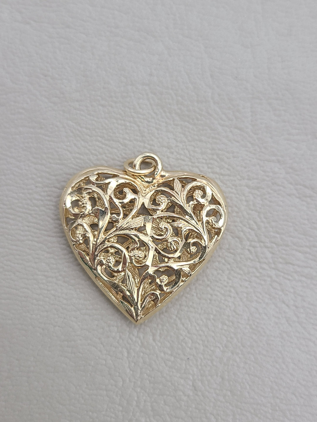 k865 Lovely Puffy Heart Pendant in 14kt Yellow Gold