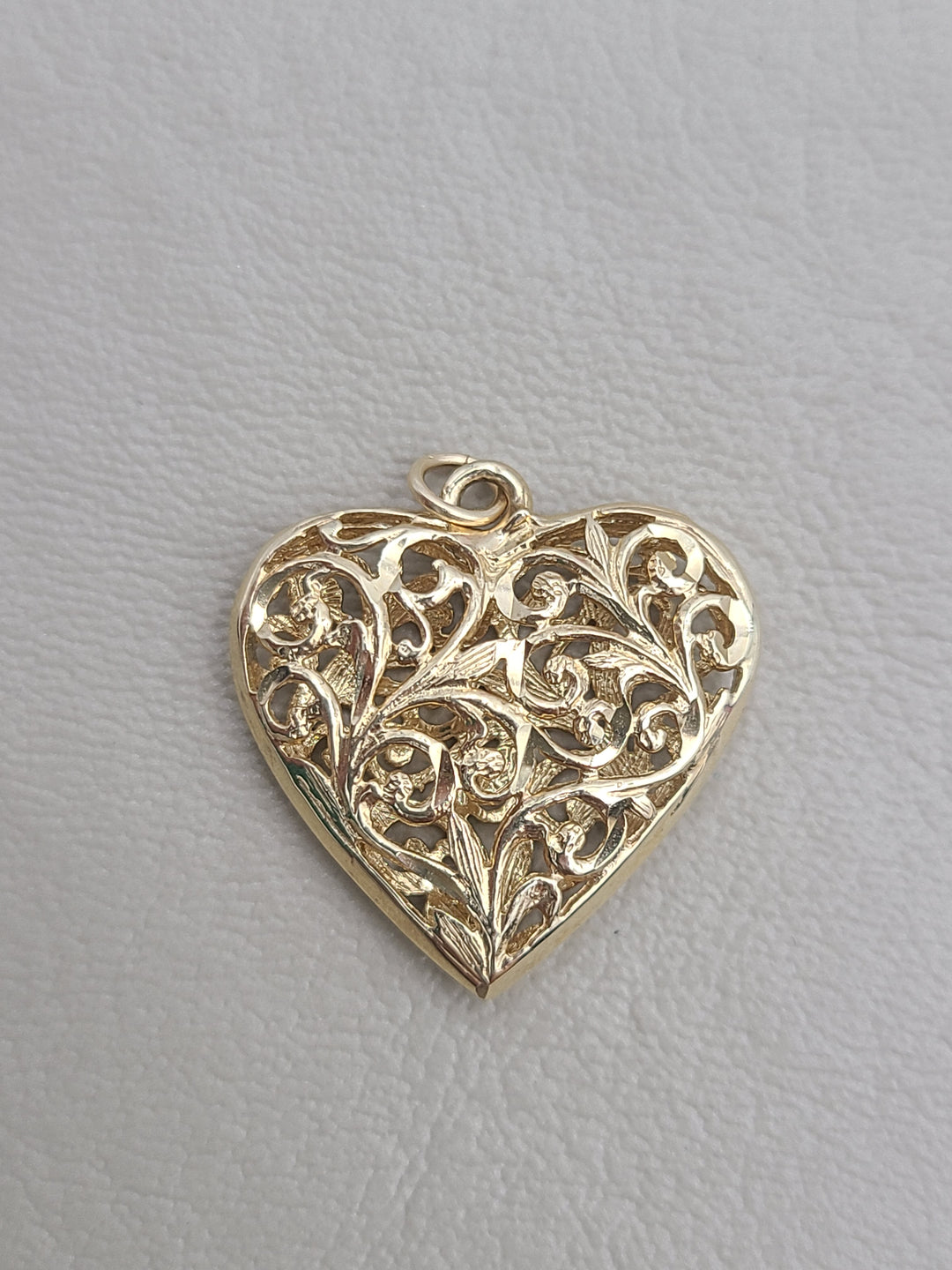 k865 Lovely Puffy Heart Pendant in 14kt Yellow Gold