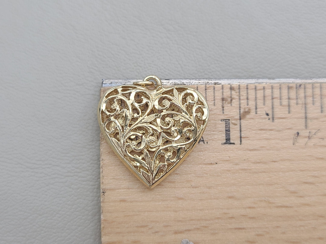 k865 Lovely Puffy Heart Pendant in 14kt Yellow Gold