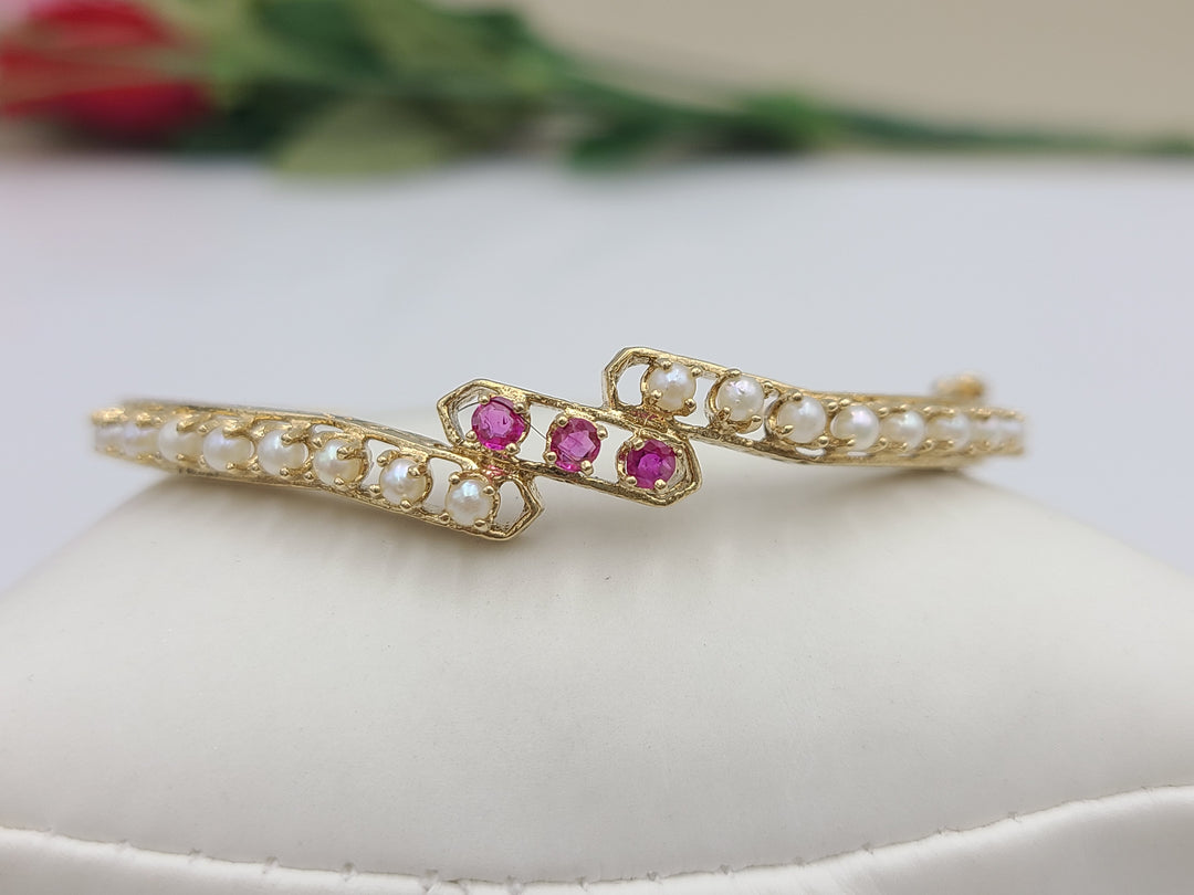 k918 Beautiful Vintage Ladies Ruby and Pearl Bangle Bracelet in 14kt Yellow Gold