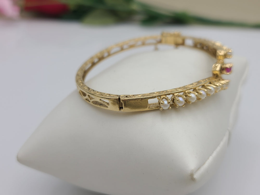 k918 Beautiful Vintage Ladies Ruby and Pearl Bangle Bracelet in 14kt Yellow Gold