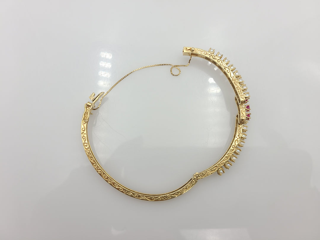 k918 Beautiful Vintage Ladies Ruby and Pearl Bangle Bracelet in 14kt Yellow Gold