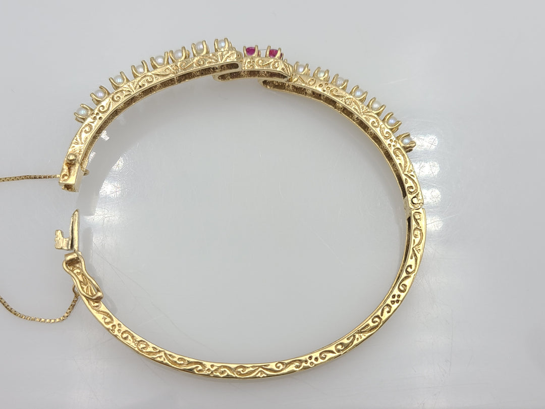 k918 Beautiful Vintage Ladies Ruby and Pearl Bangle Bracelet in 14kt Yellow Gold