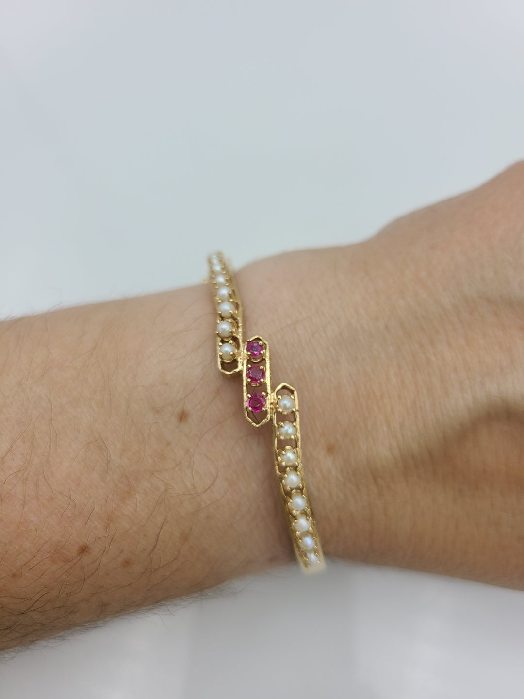 k918 Beautiful Vintage Ladies Ruby and Pearl Bangle Bracelet in 14kt Yellow Gold