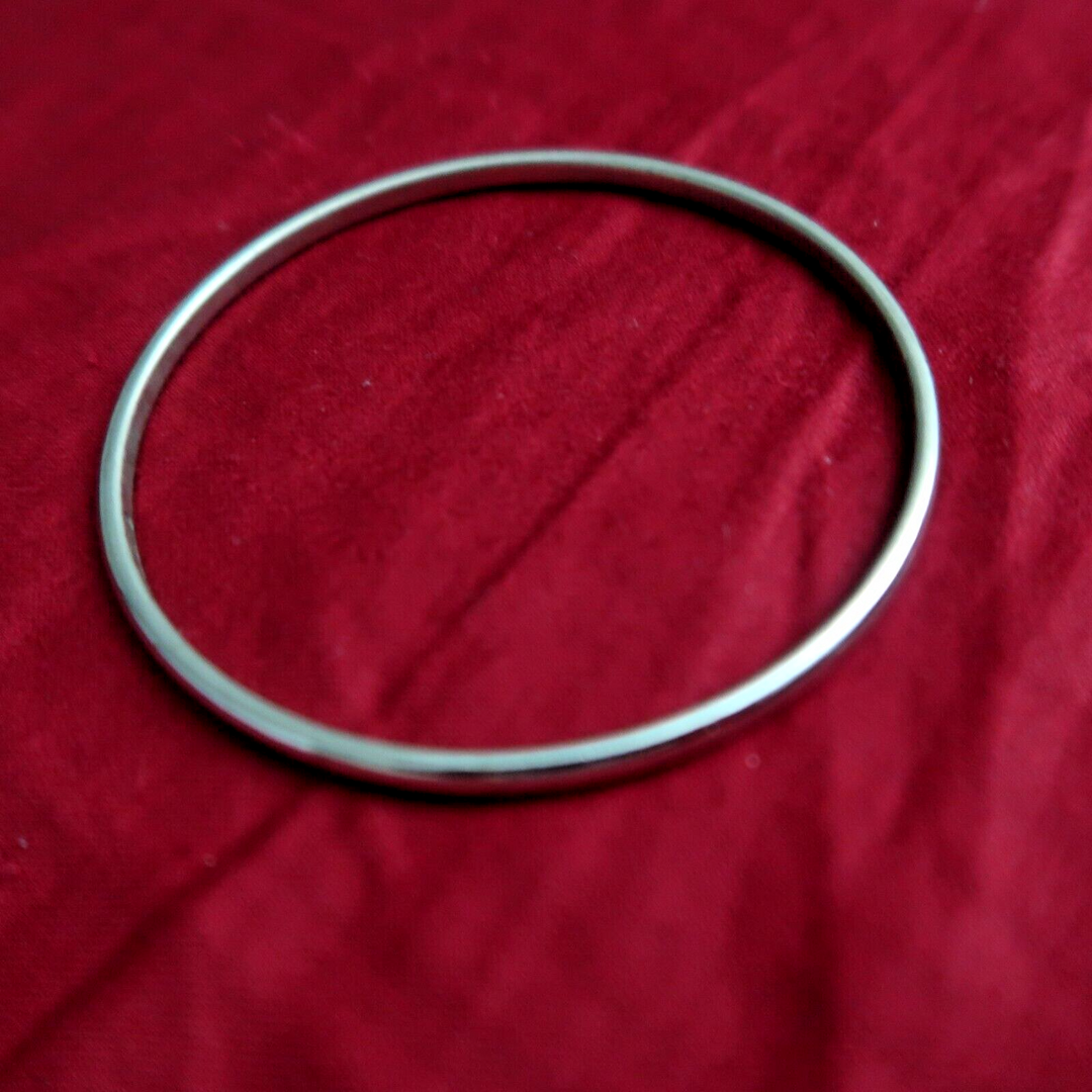 t579 Vintage Silvertone Monet Signed thin Bangle Bracelet