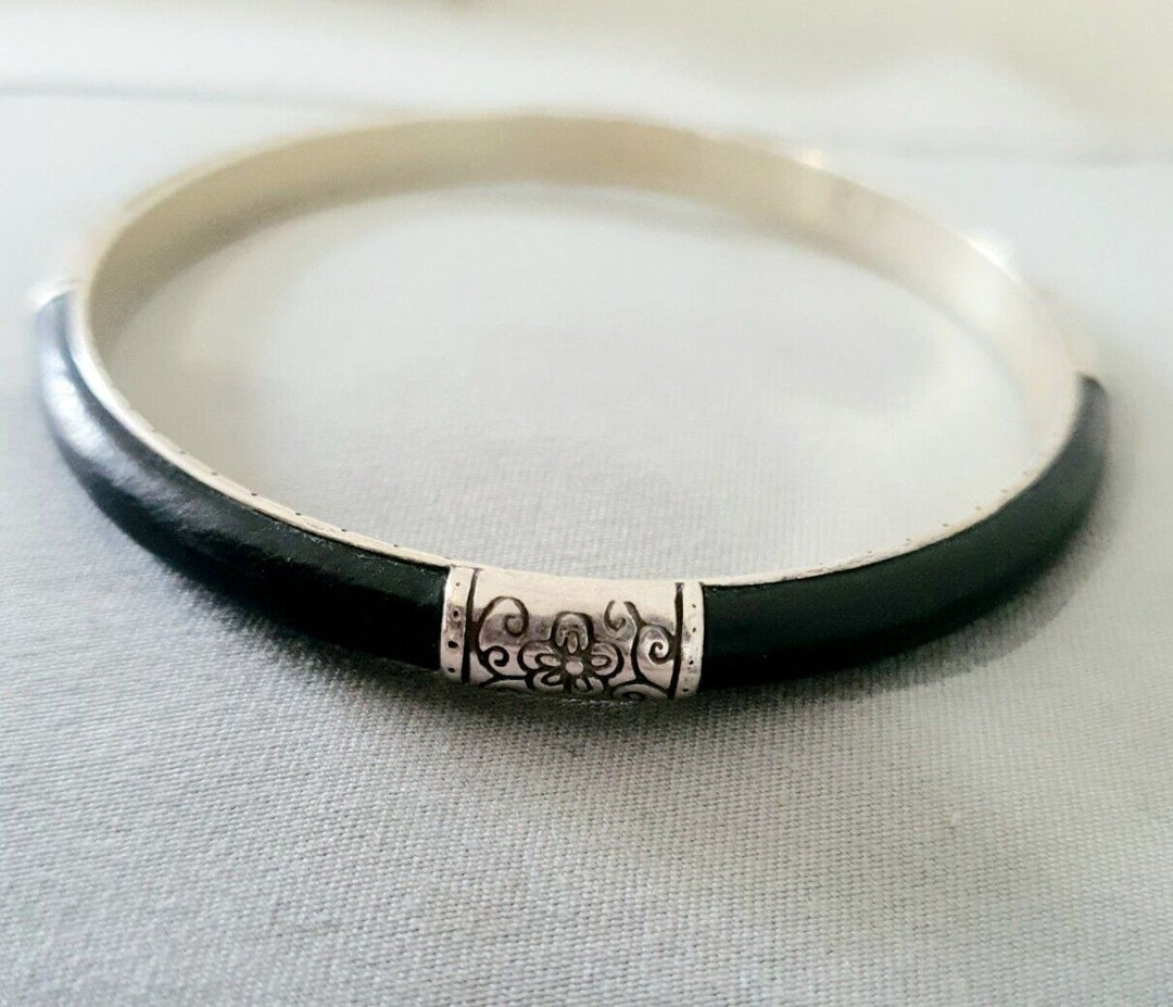 t576 Brighton Vintage Black Leather Silver Bangle Bracelet