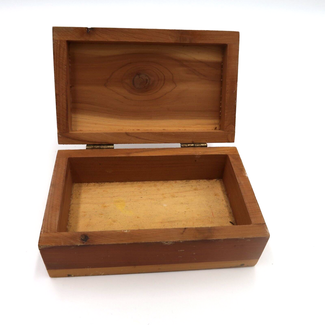 t561 Wood Keepsake Box with Hand-painted Bird Storage Box