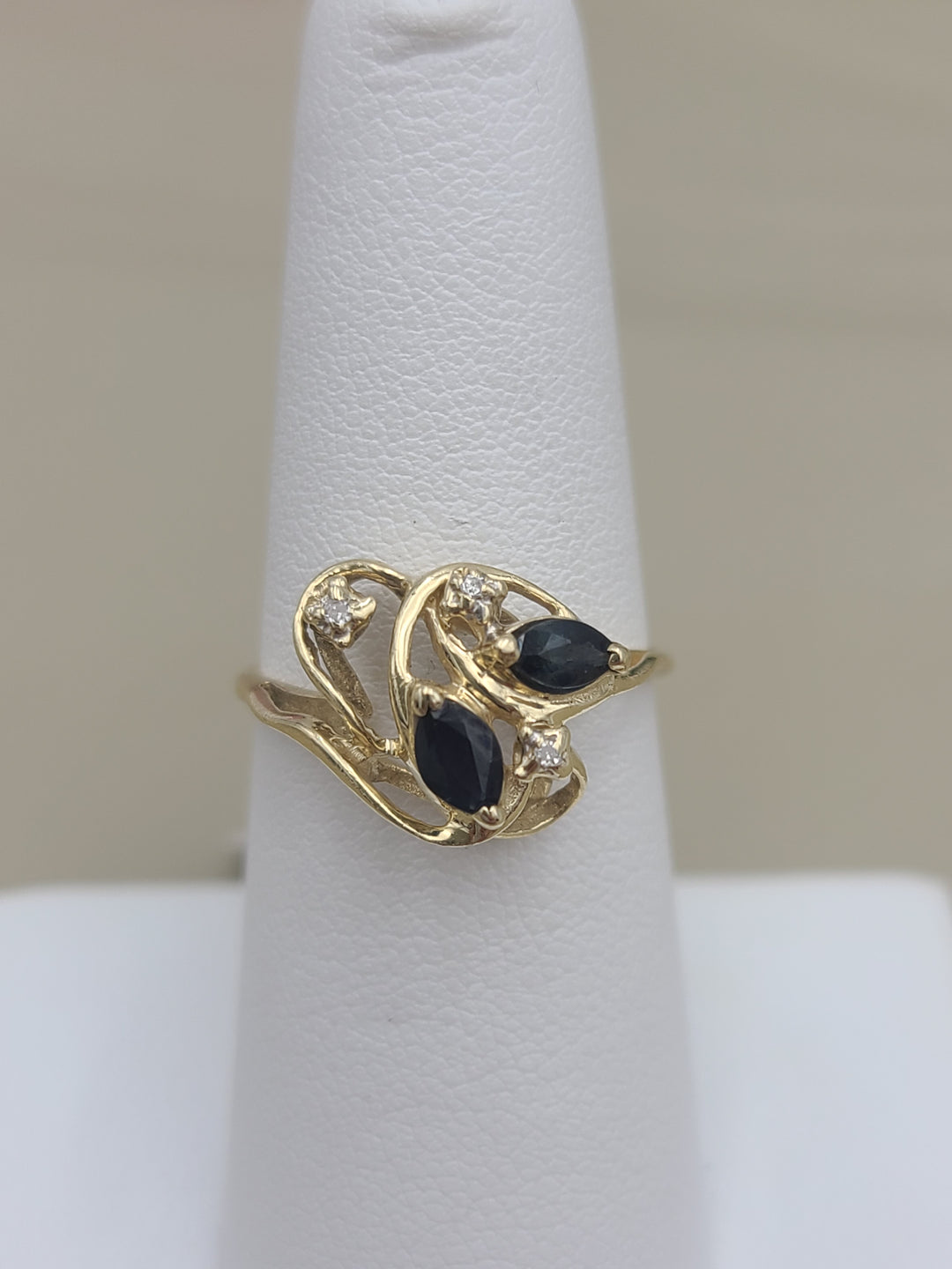 k881 Lovely Ladies Freeform 14kt Yellow Gold Sapphire and Diamond Ring