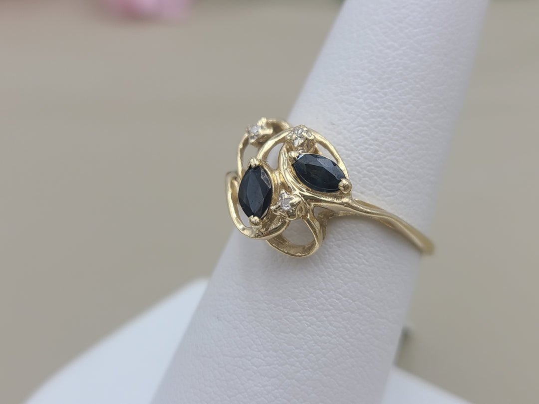 k881 Lovely Ladies Freeform 14kt Yellow Gold Sapphire and Diamond Ring