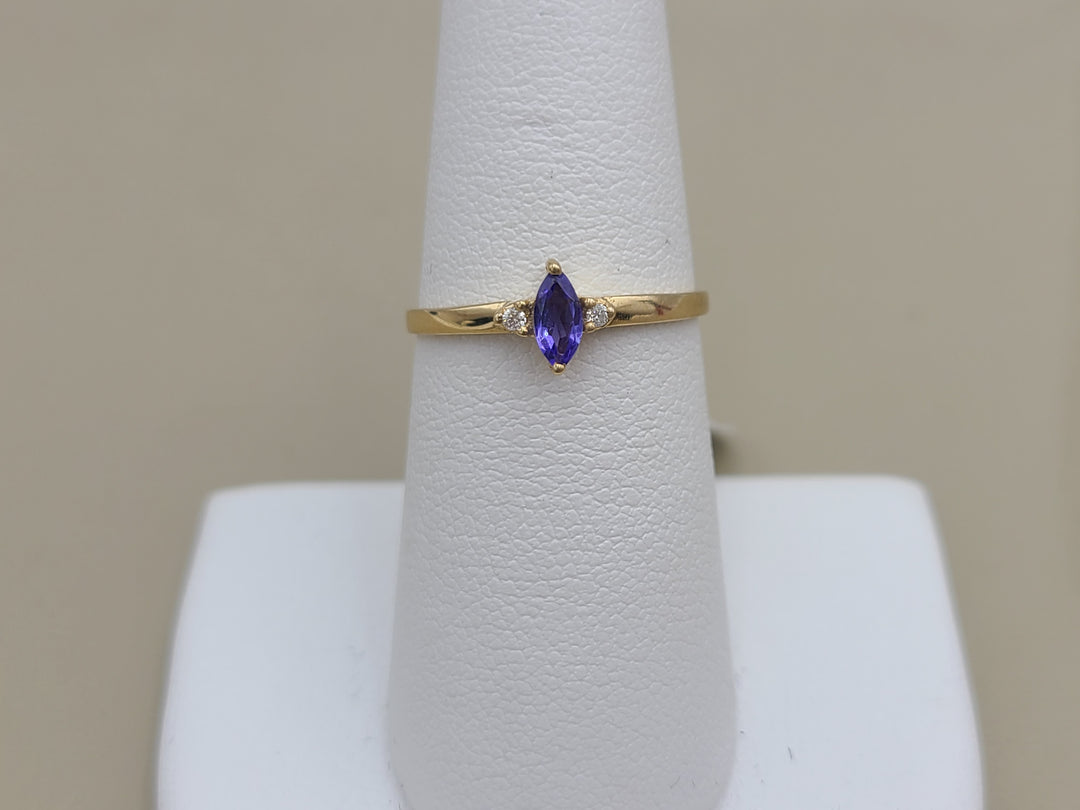 k869 Lovely Ladies Tanzanite and Diamond Ring set in 14kt Yellow Gold