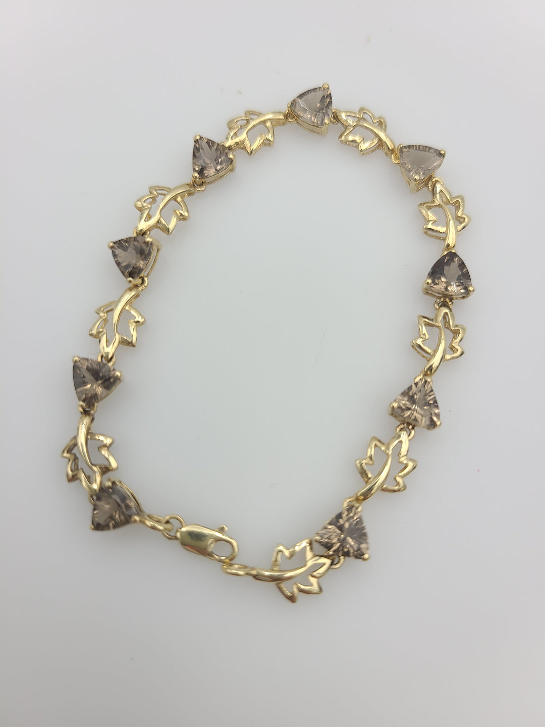 k909 Pretty 7" 10kt Yellow Gold Trillion Cut Quartz Bracelet