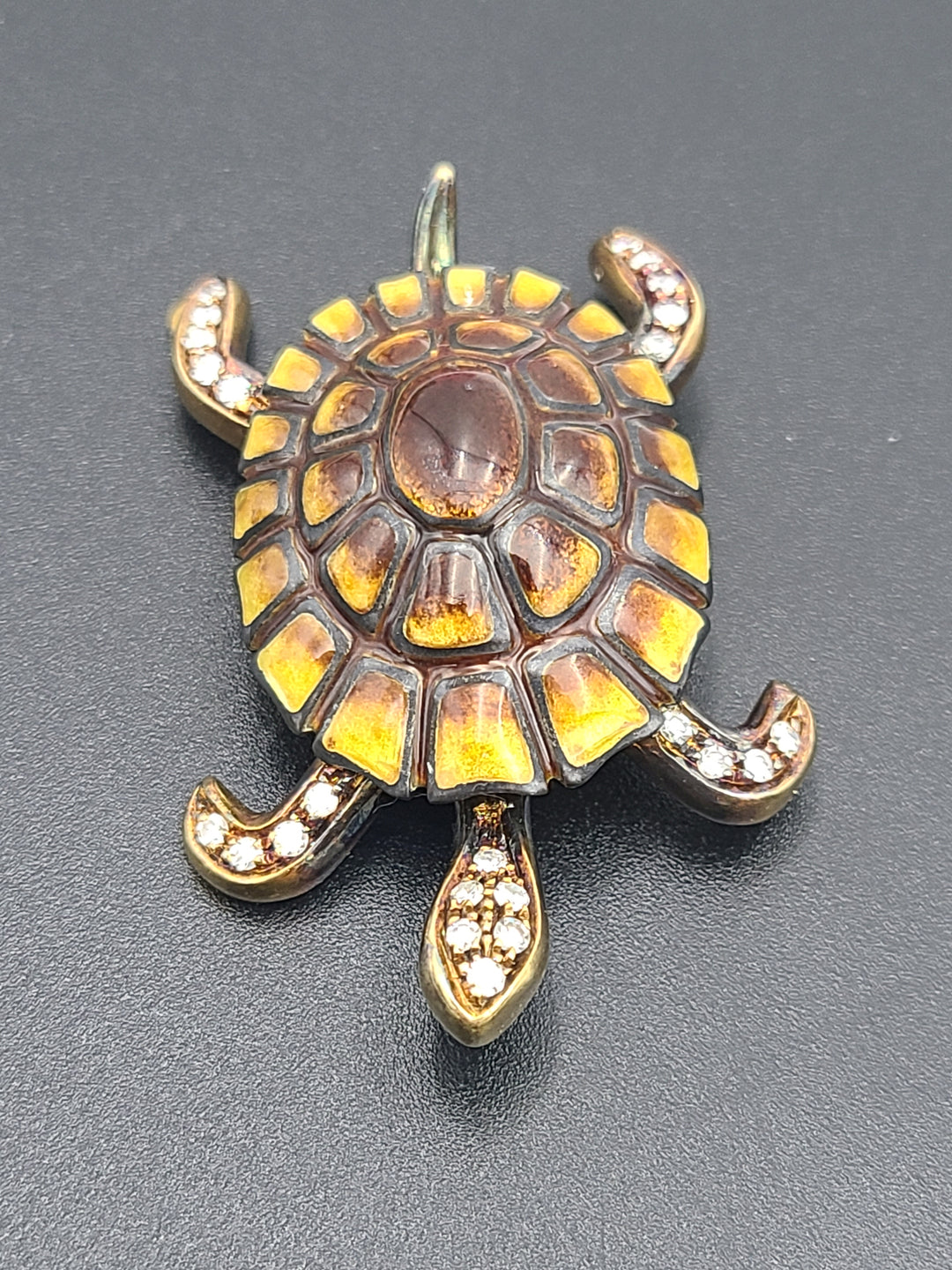 k826 Dazzling 18kt Yellow Gold Enamel and Diamond Turtle Pin Brooch