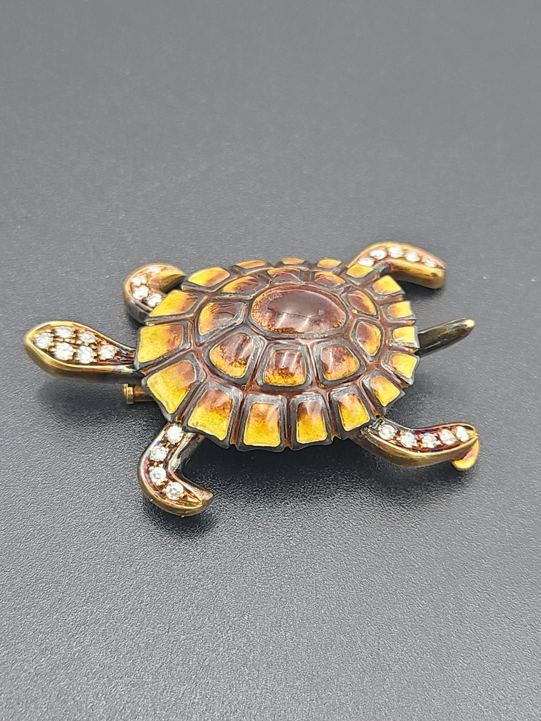 k826 Dazzling 18kt Yellow Gold Enamel and Diamond Turtle Pin Brooch