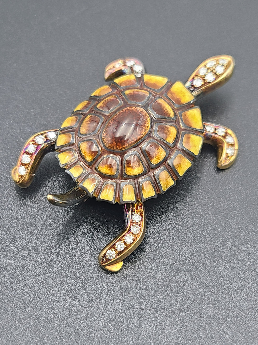 k826 Dazzling 18kt Yellow Gold Enamel and Diamond Turtle Pin Brooch