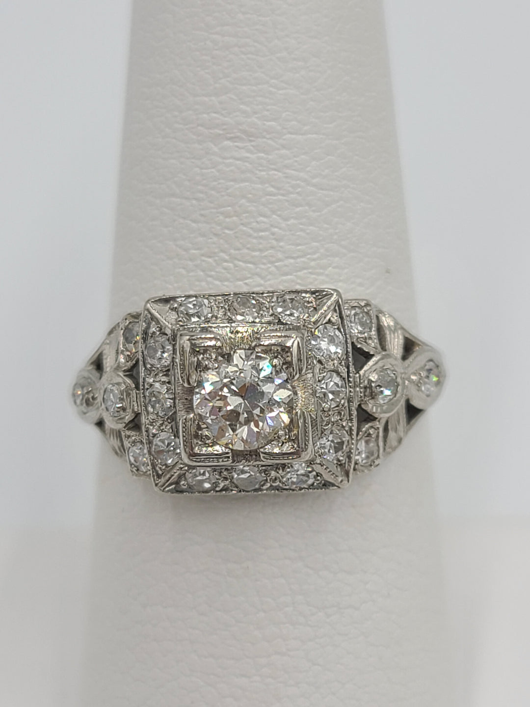 k673 Stunning Ladies Art Deco Platinum Diamond Engagement Ring