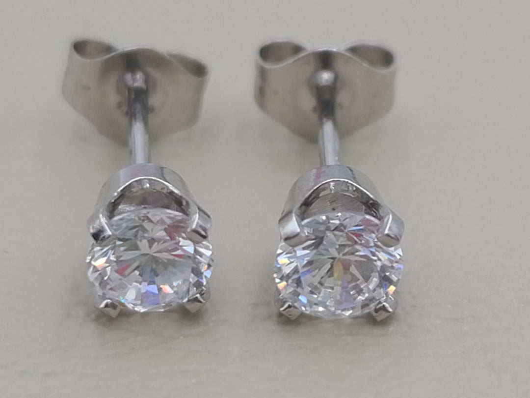 k882 Unisex 14kt White Gold Cubic Zirconia Stud Earrings