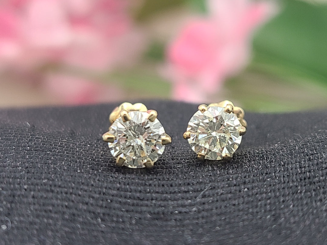 k884 Unisex 14kt Yellow Gold .90cts Diamond Stud Earrings