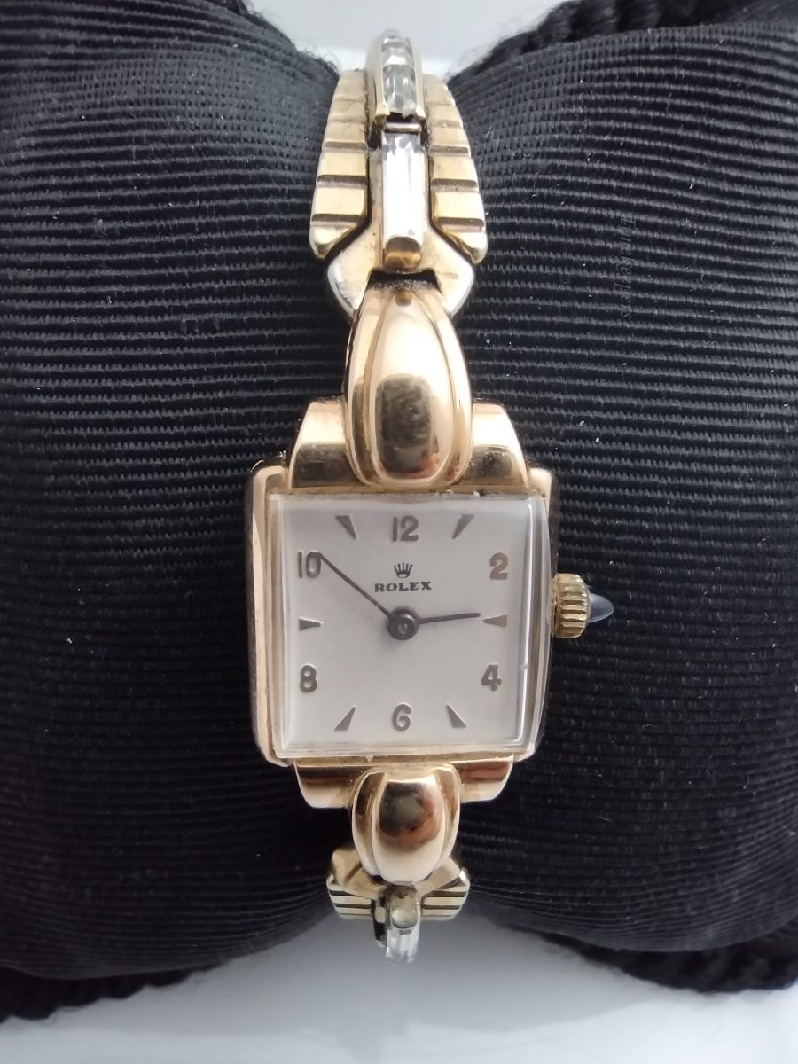 k601 Beautiful 1940s Ladies 18kt Rose Gold Mechanical Rolex Wristwatch