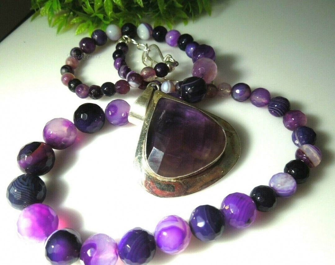 q431 Beautiful Purple Graduated Beaded Necklace with Amethyst Pendant and Sterling Silver Clasp