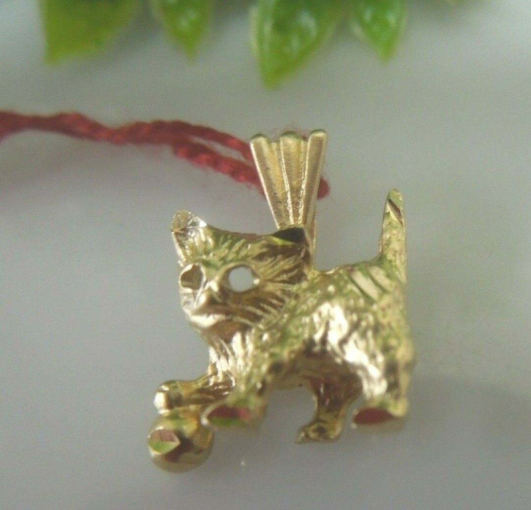 q639 14kt Yellow Gold Cute Little Kitten Pendant