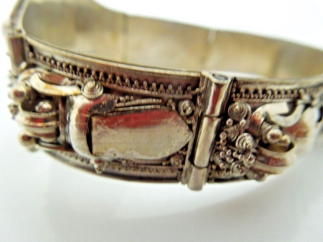 r612 Vintage Silvertone Art deco Filigree Hinged Bracelet 