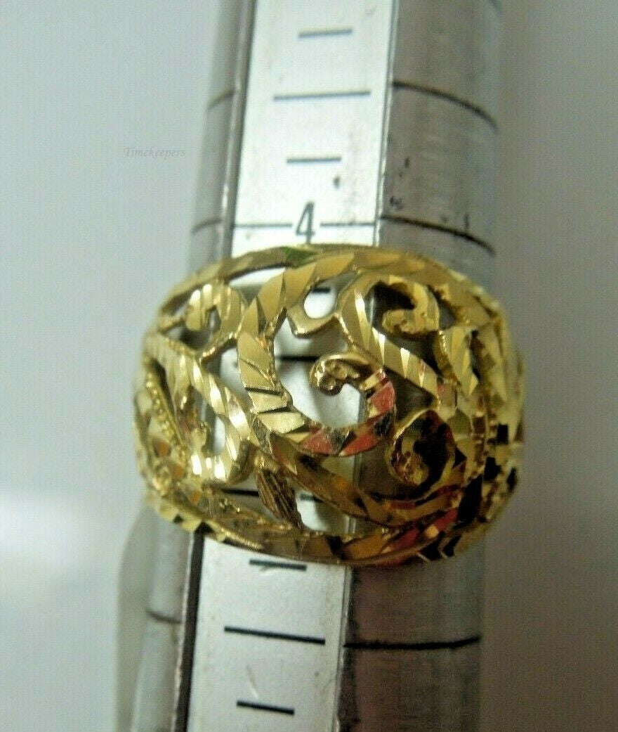 q563 Gorgeous 14kt Yellow Gold Swirl Ring Size 5 (USA)